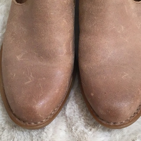 ๐ BORN Sand Natural Distress Leather Buckled Sandal Bootie Low Heel - Picture 7 of 10